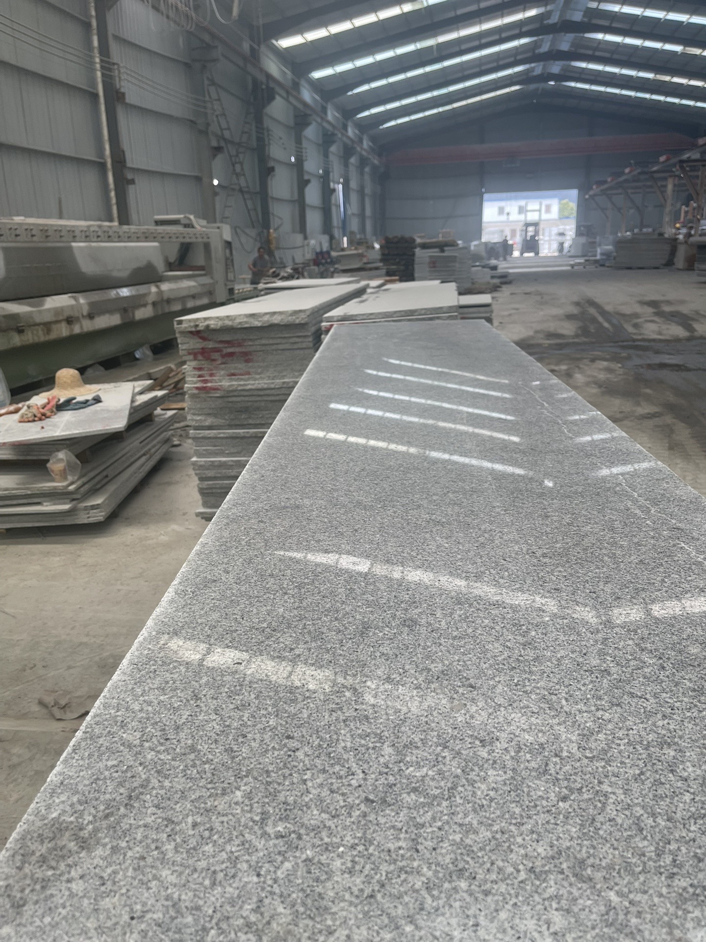 火燒面芝麻灰花崗巖表面處理技術(shù)要點(diǎn)(圖3)